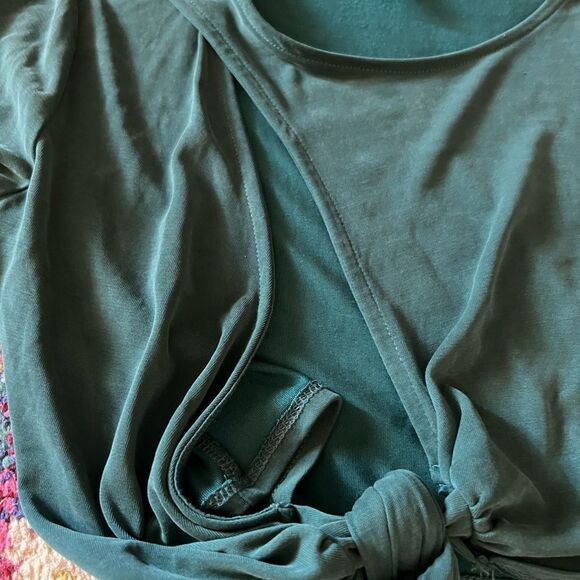 🌻HP🌻NWOT Urban Outfitters green Elle keyhole wrap crop top flare sleeves S - Picture 14 of 16